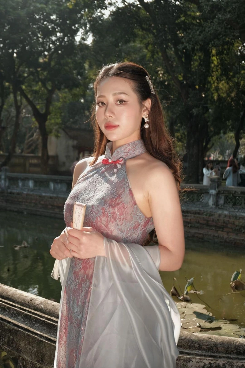 Tiktoker Quỳnh Mai sexy vòng 1 to tròn khủng