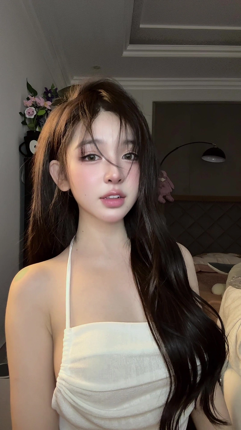 Trần Huyền Châu bikini quyến rũ khoe đít tròn căng