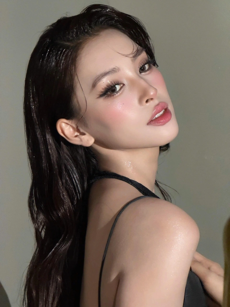 Tuệ Vy sexy với vòng một to tròn hút hồn