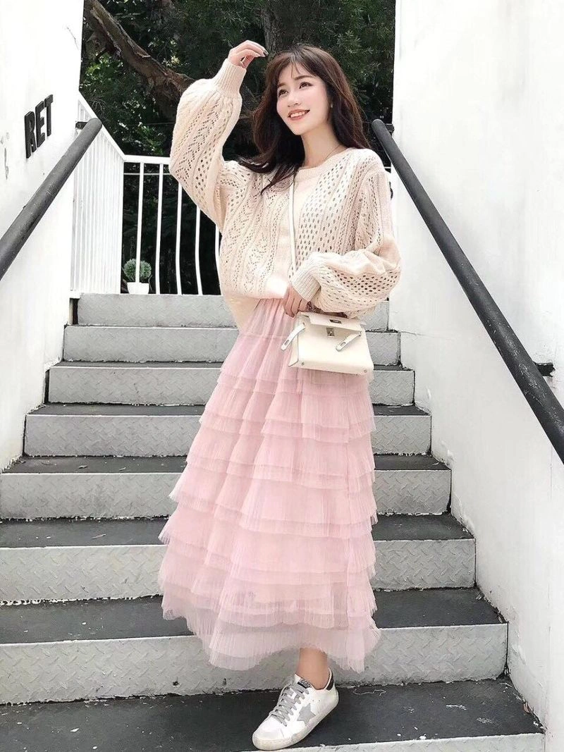 Váy lưới gợi dục để lộ ngực to tròn không che