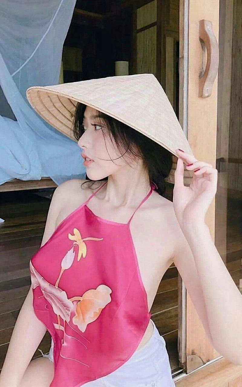 Vòng ba siêu phẩm gái xinh mặc áo yếm nóng bỏng