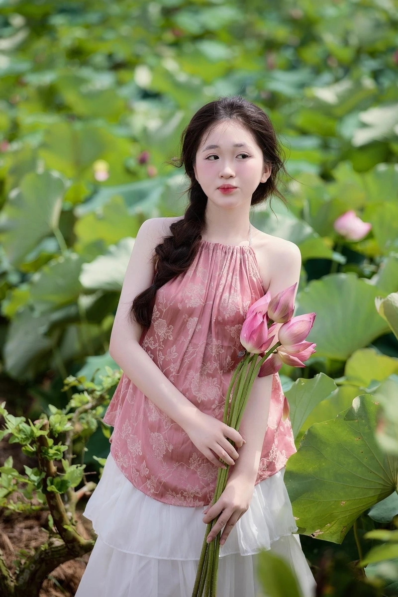 Vòng một to tròn của gái xinh áo yếm cực phẩm